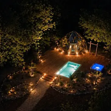 Nuit en Dôme de Verre avec Spa et Piscine Privatifs à Mauroux Nuit en Dôme de Verre avec Spa et Piscine Privatifs à Mauroux
