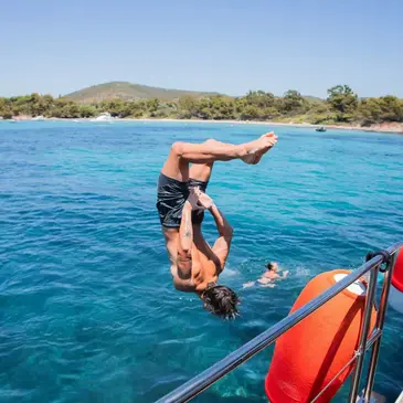 Sortie en Maxi-Catamaran à Hyères en région PACA et Corse