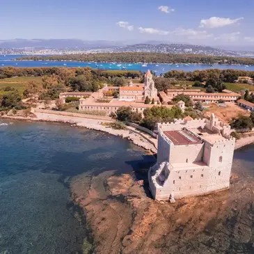 Balade en bateau en région PACA et Corse