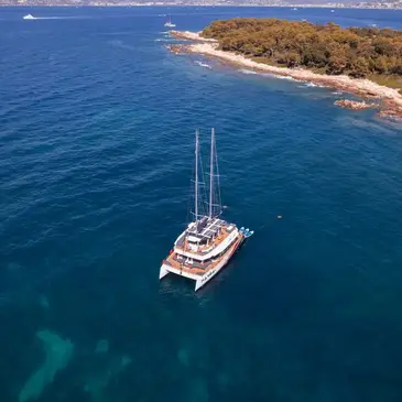 Sortie en Maxi-Catamaran à Villeneuve-Loubet en région PACA et Corse
