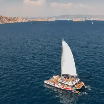 Balade en bateau en région PACA et Corse