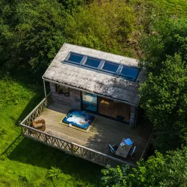 Cabane Perchée avec Spa à la Roche Maurice près de Landerneau