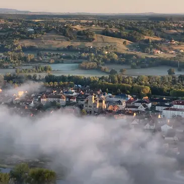 Vol en Montgolfière près de Gueugnon - Survol de la Loire en région Bourgogne Vol en Montgolfière près de Gueugnon - Survol de la Loire en région Bourgogne