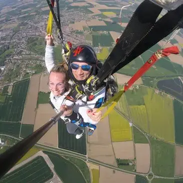 Saut en Parachute Tandem près du Touquet en région Nord-Pas-de-Calais Saut en Parachute Tandem près du Touquet en région Nord-Pas-de-Calais