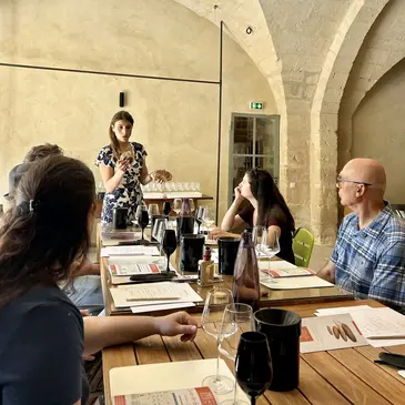 Initiation à l'Œnologie au Château Mourgues du Grès à Beaucaire en région Languedoc-Roussillon Initiation à l'Œnologie au Château Mourgues du Grès à Beaucaire en région Languedoc-Roussillon