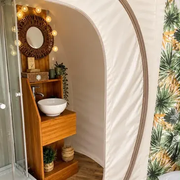 Weekend et Hébergement Insolite proche Montcléra