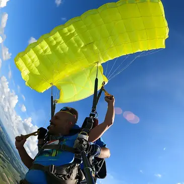 Saut en Parachute Tandem à Troyes en région Champagne-Ardenne