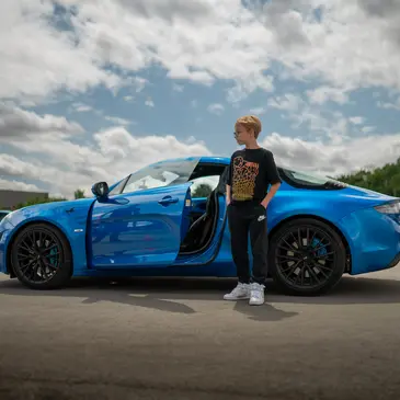 Stage de Pilotage Enfant en Alpine A110 S - Circuit de Mirecourt Stage de Pilotage Enfant en Alpine A110 S - Circuit de Mirecourt