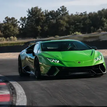 Stage de Pilotage Enfant en Lamborghini Huracan près de Rennes en région Bretagne Stage de Pilotage Enfant en Lamborghini Huracan près de Rennes en région Bretagne