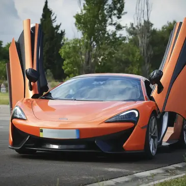 Stage de Pilotage Enfant en McLaren 570S près de Millau Stage de Pilotage Enfant en McLaren 570S près de Millau