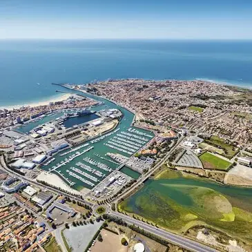 Aérodrome de La Tranche-sur-Mer, à 40 min de la Roche-sur-Yon, Vendée (85) - Baptême de l'air hélicoptère