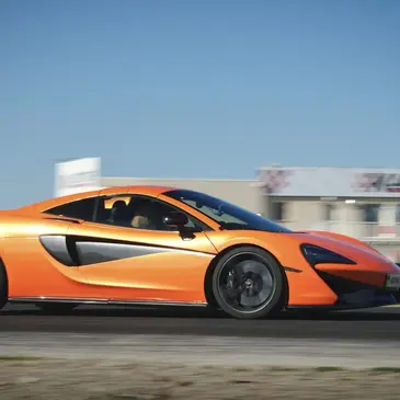 Stage de Pilotage Enfant en McLaren 570S près de Dax Stage de Pilotage Enfant en McLaren 570S près de Dax