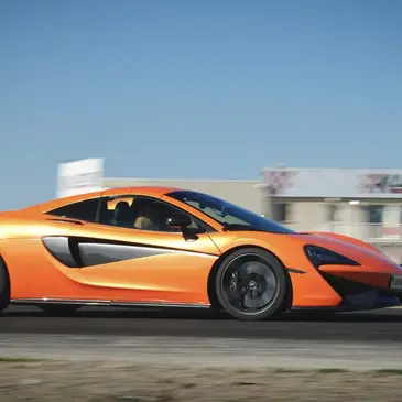 Stage de Pilotage Enfant en McLaren 570S à Perpignan Stage de Pilotage Enfant en McLaren 570S à Perpignan