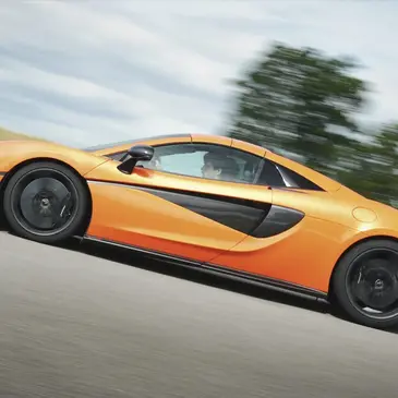 Stage de Pilotage Enfant en McLaren 570S à Poitiers Stage de Pilotage Enfant en McLaren 570S à Poitiers