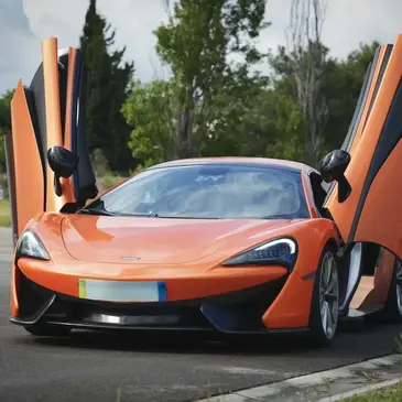 Stage de Pilotage Enfant en McLaren 570S à Aix-en-Provence Stage de Pilotage Enfant en McLaren 570S à Aix-en-Provence
