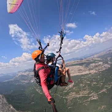 Baptême en parapente proche Saint-Vallier-de-Thiey, à 1h de Nice. Baptême en parapente proche Saint-Vallier-de-Thiey, à 1h de Nice.