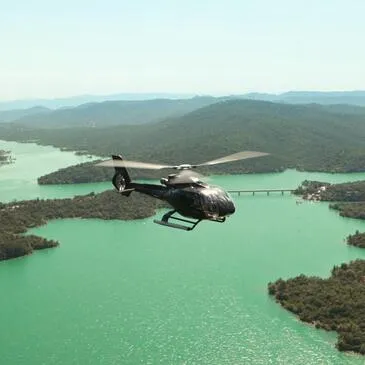 Baptême en Hélicoptère à Cannes - La Côte d'Azur en région PACA et Corse Baptême en Hélicoptère à Cannes - La Côte d'Azur en région PACA et Corse