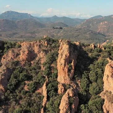 Baptême en Hélicoptère à Cannes - La Côte d'Azur en région PACA et Corse Baptême en Hélicoptère à Cannes - La Côte d'Azur en région PACA et Corse
