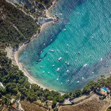 Baptême en Hélicoptère - Survol des Calanques de Marseille Baptême en Hélicoptère - Survol des Calanques de Marseille