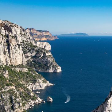 Baptême en Hélicoptère - Survol des Calanques de Marseille en région PACA et Corse