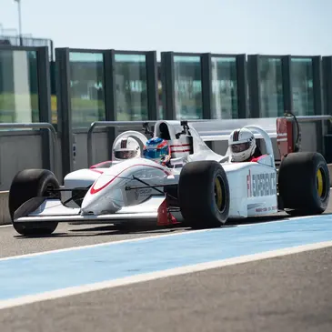 Baptême en Formule 1 - Circuit de Magny-Cours en région Bourgogne Baptême en Formule 1 - Circuit de Magny-Cours en région Bourgogne