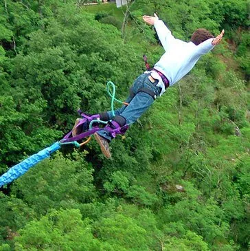 Saut à l'élastique en région Poitou-Charentes Saut à l'élastique en région Poitou-Charentes