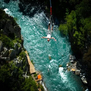 Saut à l'élastique au Pont de Ponsonnas près de Grenoble Saut à l'élastique au Pont de Ponsonnas près de Grenoble