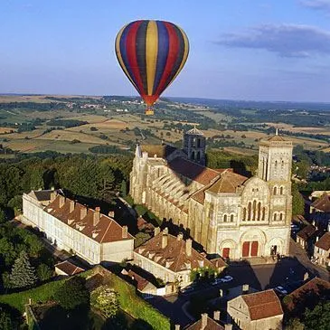 Vol en Montgolfière à Beaune - Survol de la Côte d'Or Vol en Montgolfière à Beaune - Survol de la Côte d'Or