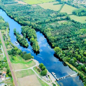 Baptême en Hélicoptère à Amboise - Les Châteaux de la Loire en région Centre Baptême en Hélicoptère à Amboise - Les Châteaux de la Loire en région Centre