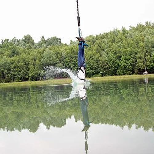 Activité : Saut à l'élastique avec touché d'eau à Epinal