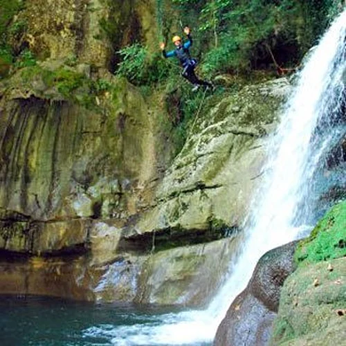 Activité : Descente peu sportive du Canyon du Versoud