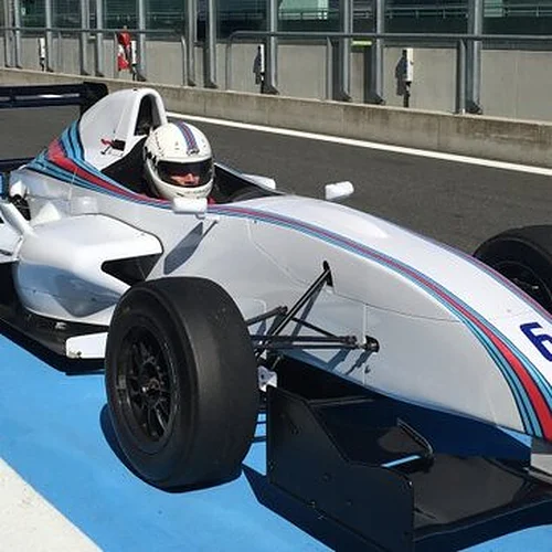 Activité : Stage Formule Renault et F1 - Circuit de Magny-Cours Club