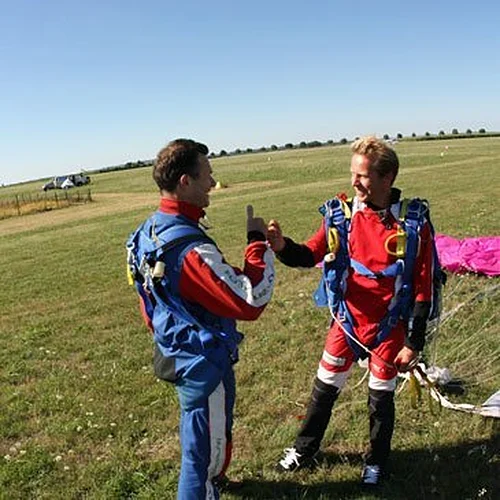 Activité : Saut Parachute Tandem à proximité de Metz