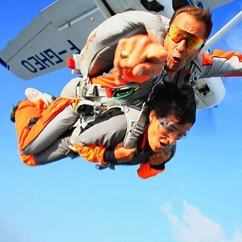 Activité : Saut en Parachute Tandem près d'Agen