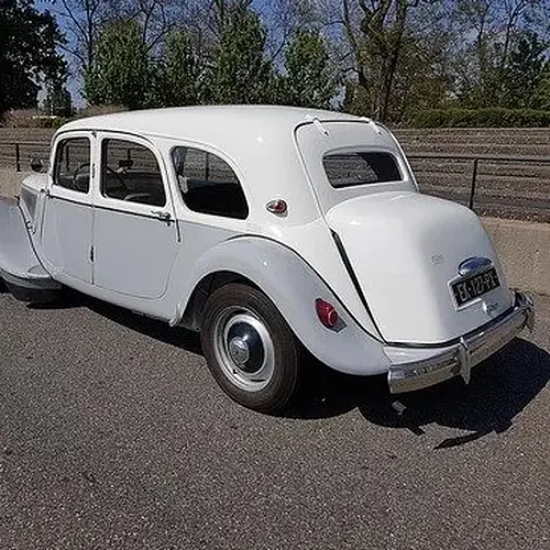 Activité : Pilotage de Voiture de Collection à Mulhouse
