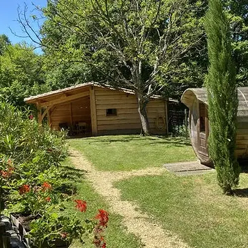 Nuit en Cabane dans les Arbres avec Spa près de Bergerac à Monsac