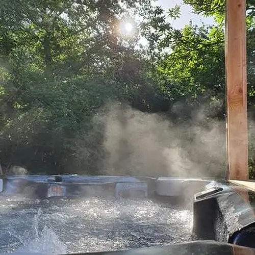 Nuit en Cabane sur Pilotis avec Spa près de Limoges à Royères