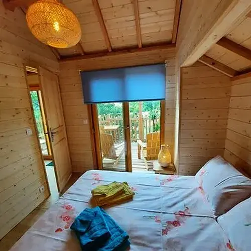 Nuit en Cabane dans les Arbres avec Spa près de Valence à Saint-Jean-en-Royans