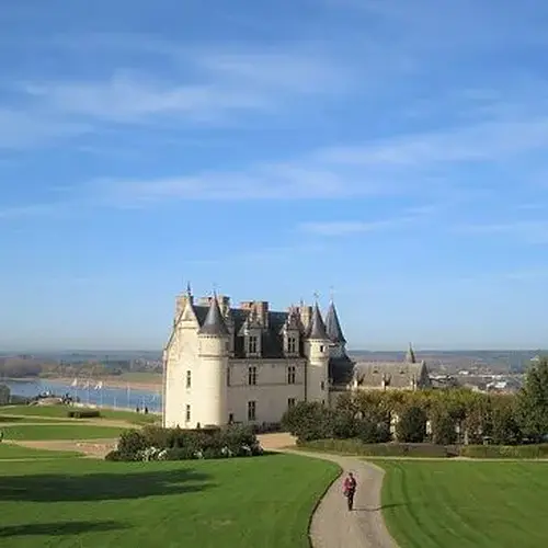 Activité : Vol en Montgolfière à Chinon - Survol de la Forteresse Royale
