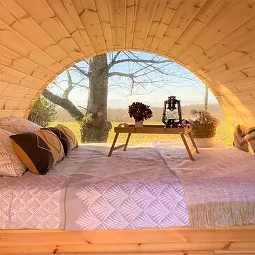 Nuit Insolite en Tonneau avec Spa Privatif près de Lourdes à Gardères