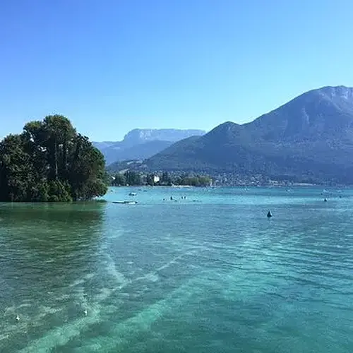 Activité : Location de Bateau sans Permis sur le Lac d'Annecy