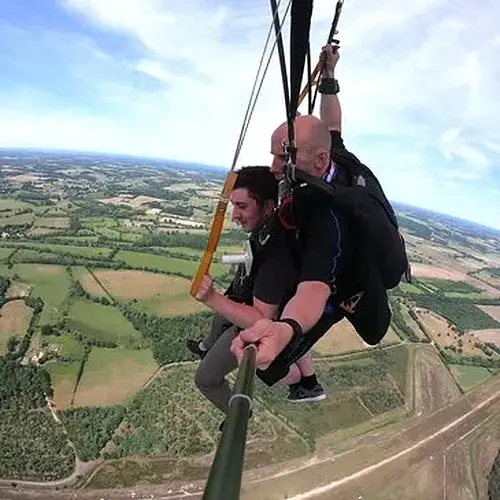 Activité : Saut en Parachute Tandem près d'Alençon