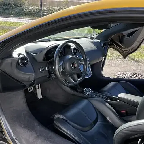 Activité : Pilotage pour Enfant en McLaren 540C près de Toulouse