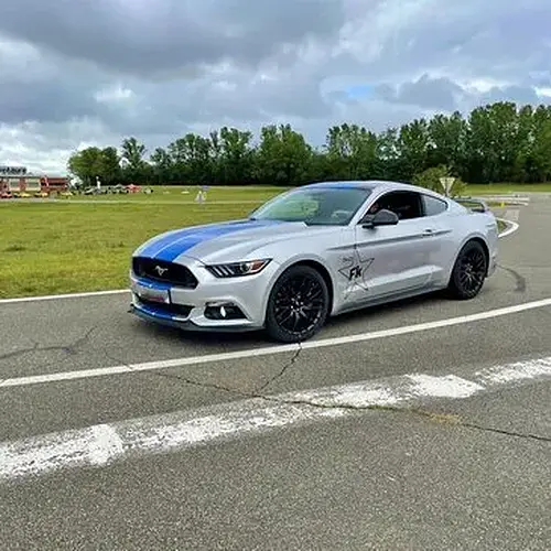 Activité : Pilotage pour Enfant en Ford Mustang à Magny-Cours