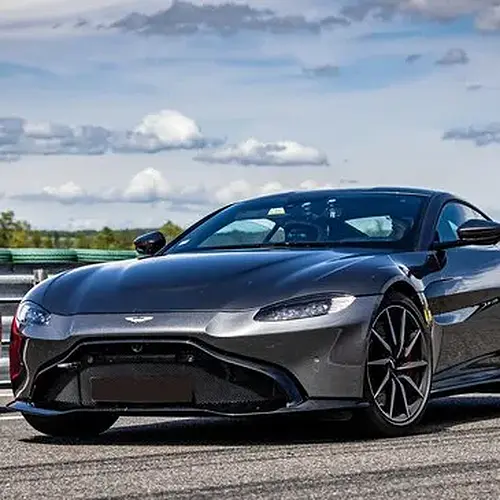 Activité : Pilotage Aston Martin Vantage - Circuit de Magny-Cours