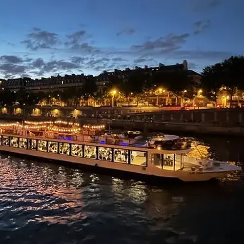 Photo : Balade gourmande à bord de la péniche Diamant Bleu à Paris