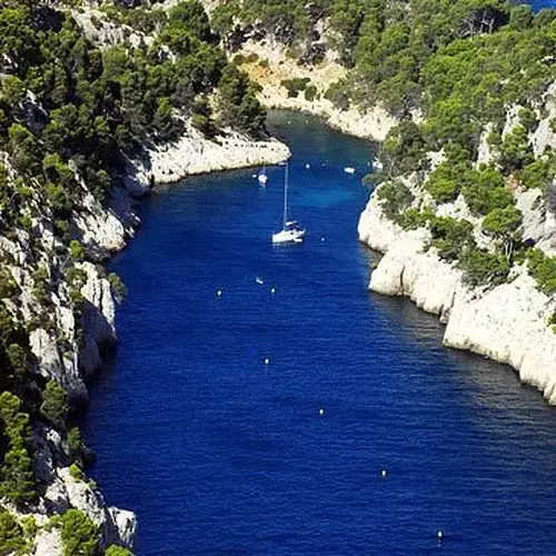 Activité : Baptême en Hélicoptère - Survol des Calanques de Marseille
